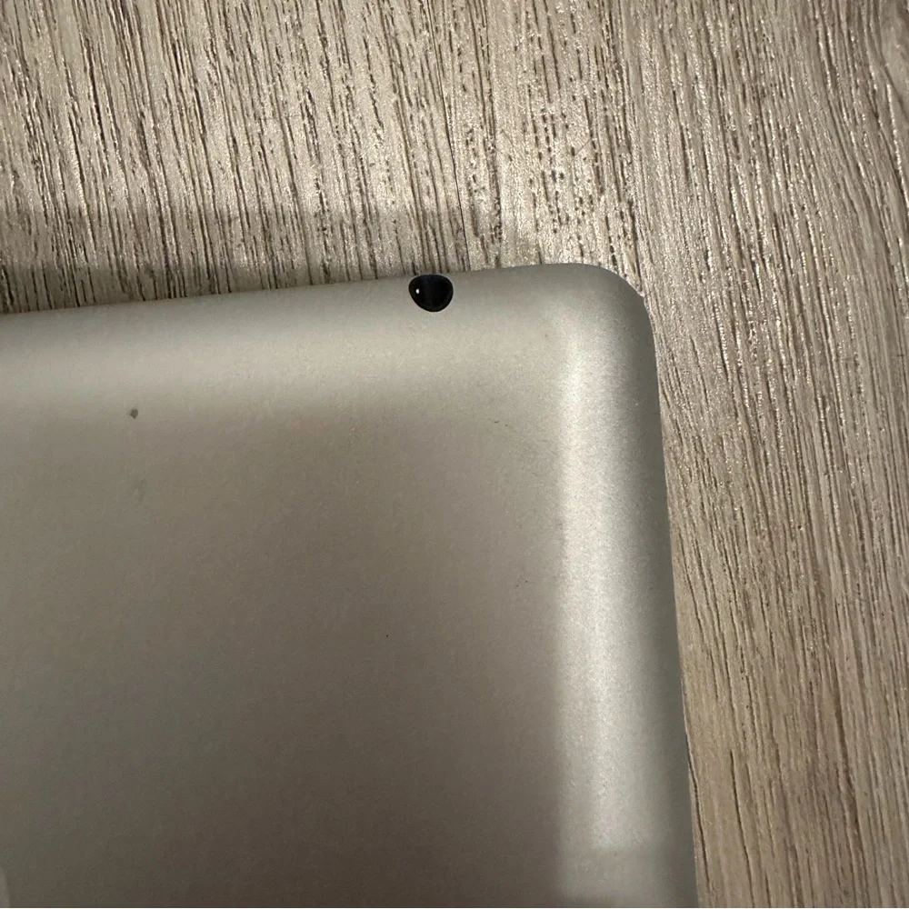 APPLE IPAD A1395 16GB Silver 2nd Gen With Charger